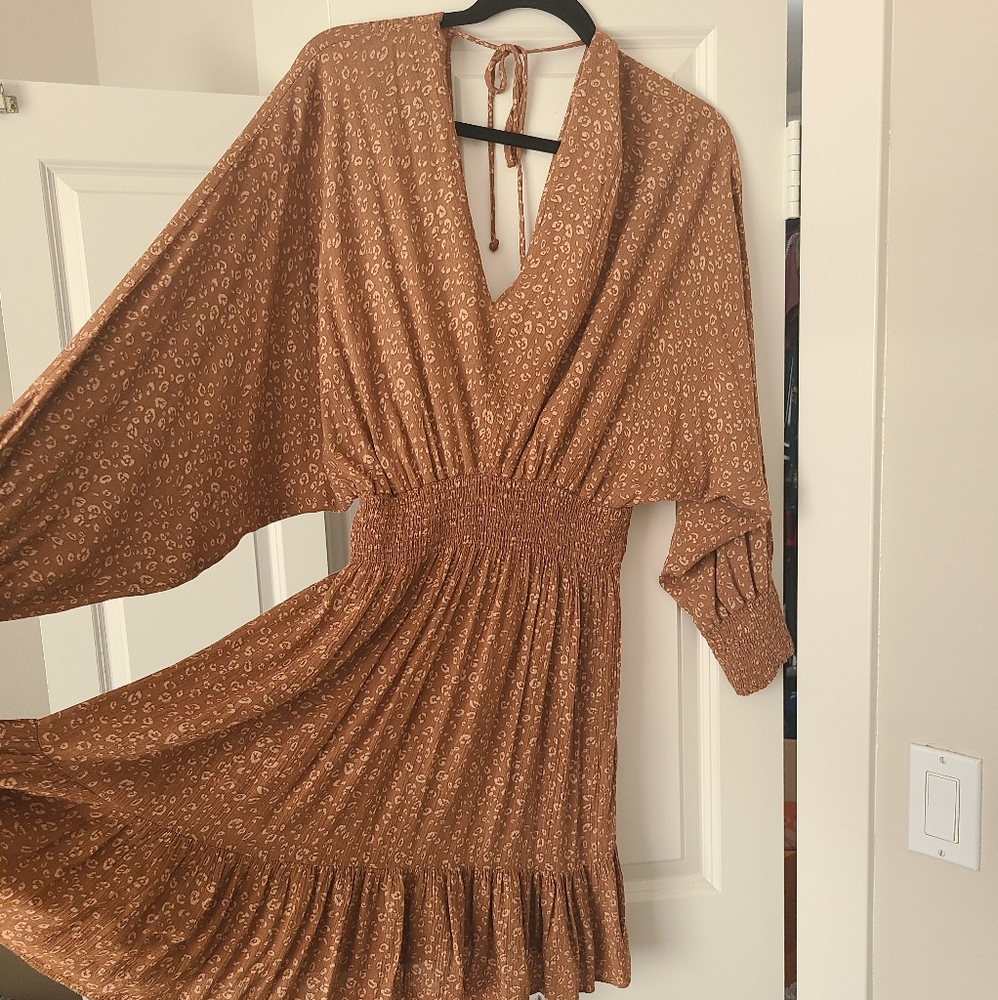 Super cute brown cinched dress